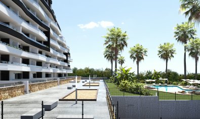 Ático de lujo con 2 dormitorios, solarium y piscina en San Miguel de Salinas