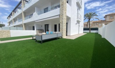 Resale - Bungalow -
Torrevieja - Punta Prima