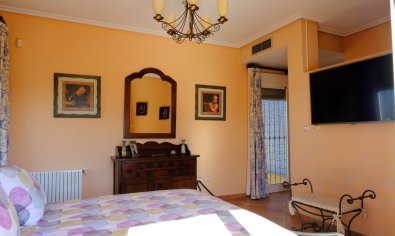 Resale - Finca -
Orihuela