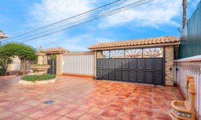 Bestaande bouw - Villa -
Torrevieja