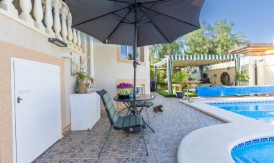 Luxe 5-slaapkamer villa met privézwembad en buitenkeuken in Benijófar