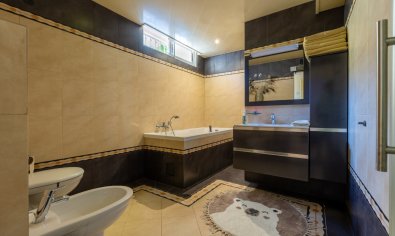 Luxe 5-slaapkamer villa met privézwembad en buitenkeuken in Benijófar