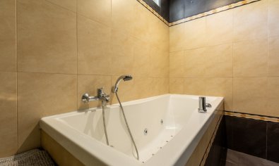 Luxe 5-slaapkamer villa met privézwembad en buitenkeuken in Benijófar