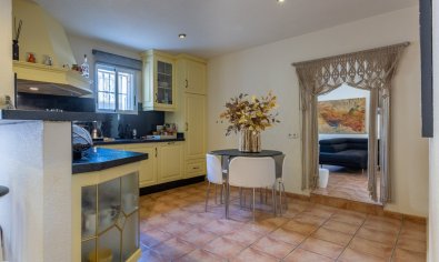 Luxe 5-slaapkamer villa met privézwembad en buitenkeuken in Benijófar