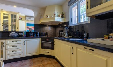 Luxe 5-slaapkamer villa met privézwembad en buitenkeuken in Benijófar