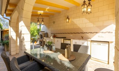 Luxe 5-slaapkamer villa met privézwembad en buitenkeuken in Benijófar