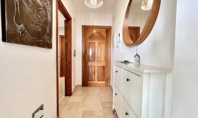 Villa de lujo con vistas panorámicas y amplia parcela en San Miguel de Salinas