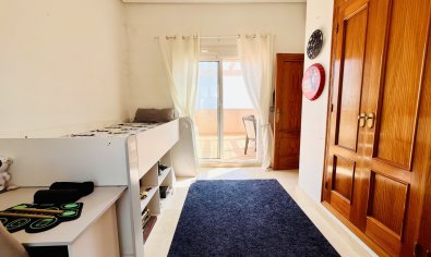 Villa de lujo con vistas panorámicas y amplia parcela en San Miguel de Salinas