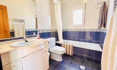 Villa de lujo con vistas panorámicas y amplia parcela en San Miguel de Salinas