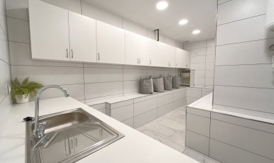 Villa de lujo con vistas panorámicas y amplia parcela en San Miguel de Salinas