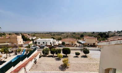 Villa de lujo con vistas panorámicas y amplia parcela en San Miguel de Salinas