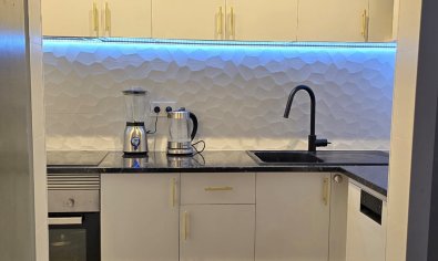 Apartamento moderno de 3 dormitorios con vistas al mar en una ubicación privilegiada en Torrevieja