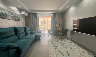 Apartamento moderno de 3 dormitorios con vistas al mar en una ubicación privilegiada en Torrevieja