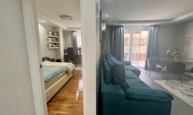 Apartamento moderno de 3 dormitorios con vistas al mar en una ubicación privilegiada en Torrevieja