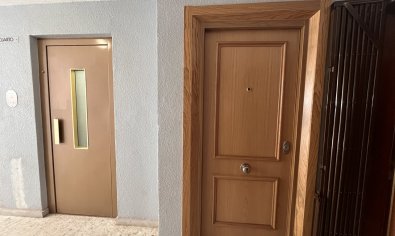 Apartamento moderno de 3 dormitorios con vistas al mar en una ubicación privilegiada en Torrevieja