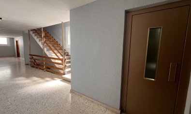 Apartamento moderno de 3 dormitorios con vistas al mar en una ubicación privilegiada en Torrevieja