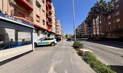 Apartamento moderno de 3 dormitorios con vistas al mar en una ubicación privilegiada en Torrevieja