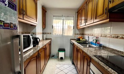 Apartamento luminoso y moderno de 4 dormitorios en el centro de Torrevieja, cerca de la playa