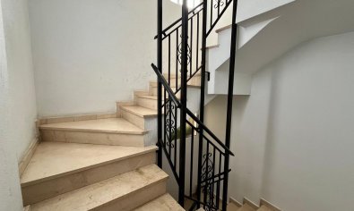 Apartamento luminoso y moderno de 4 dormitorios en el centro de Torrevieja, cerca de la playa