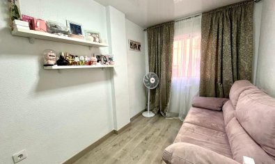 Apartamento luminoso y moderno de 4 dormitorios en el centro de Torrevieja, cerca de la playa