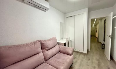 Apartamento luminoso y moderno de 4 dormitorios en el centro de Torrevieja, cerca de la playa