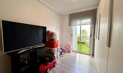 Apartamento luminoso y moderno de 4 dormitorios en el centro de Torrevieja, cerca de la playa