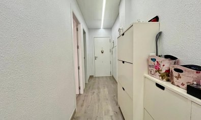 Apartamento luminoso y moderno de 4 dormitorios en el centro de Torrevieja, cerca de la playa