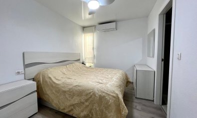 Apartamento luminoso y moderno de 4 dormitorios en el centro de Torrevieja, cerca de la playa