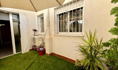 Apartamento luminoso y moderno de 4 dormitorios en el centro de Torrevieja, cerca de la playa