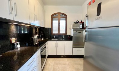 Vrijstaande villa in Villamartín met zwembad, golfzicht en 4 slaapkamers