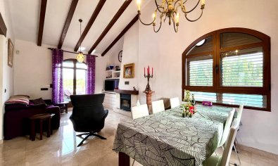 Vrijstaande villa in Villamartín met zwembad, golfzicht en 4 slaapkamers