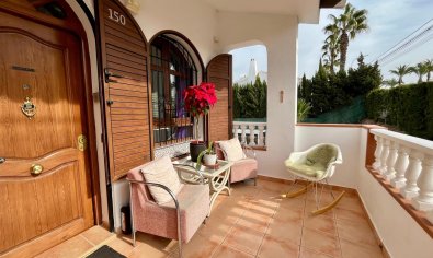 Vrijstaande villa in Villamartín met zwembad, golfzicht en 4 slaapkamers