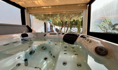 Vrijstaande villa in Villamartín met zwembad, golfzicht en 4 slaapkamers