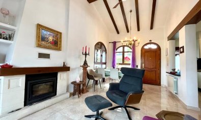 Vrijstaande villa in Villamartín met zwembad, golfzicht en 4 slaapkamers