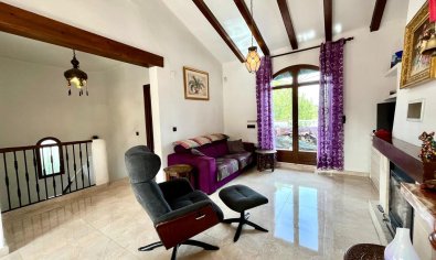 Vrijstaande villa in Villamartín met zwembad, golfzicht en 4 slaapkamers