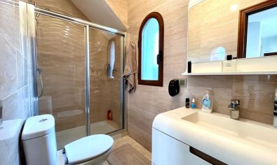Vrijstaande villa in Villamartín met zwembad, golfzicht en 4 slaapkamers