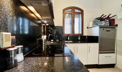 Vrijstaande villa in Villamartín met zwembad, golfzicht en 4 slaapkamers
