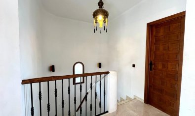 Vrijstaande villa in Villamartín met zwembad, golfzicht en 4 slaapkamers