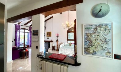 Vrijstaande villa in Villamartín met zwembad, golfzicht en 4 slaapkamers