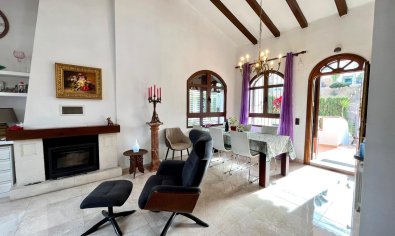 Vrijstaande villa in Villamartín met zwembad, golfzicht en 4 slaapkamers