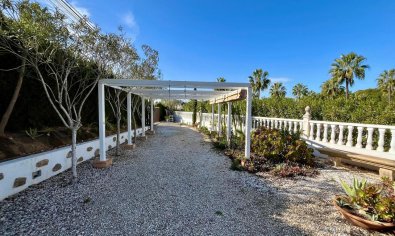 Vrijstaande villa in Villamartín met zwembad, golfzicht en 4 slaapkamers