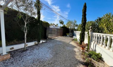 Vrijstaande villa in Villamartín met zwembad, golfzicht en 4 slaapkamers