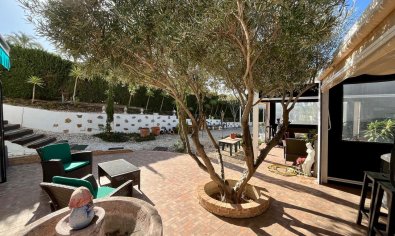 Vrijstaande villa in Villamartín met zwembad, golfzicht en 4 slaapkamers