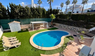 Vrijstaande villa in Villamartín met zwembad, golfzicht en 4 slaapkamers