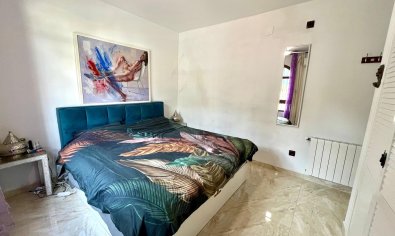 Vrijstaande villa in Villamartín met zwembad, golfzicht en 4 slaapkamers
