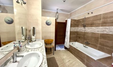 Vrijstaande villa in Villamartín met zwembad, golfzicht en 4 slaapkamers