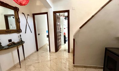 Vrijstaande villa in Villamartín met zwembad, golfzicht en 4 slaapkamers