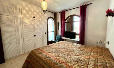 Vrijstaande villa in Villamartín met zwembad, golfzicht en 4 slaapkamers