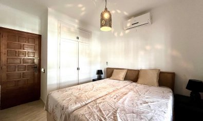 Vrijstaande villa in Villamartín met zwembad, golfzicht en 4 slaapkamers