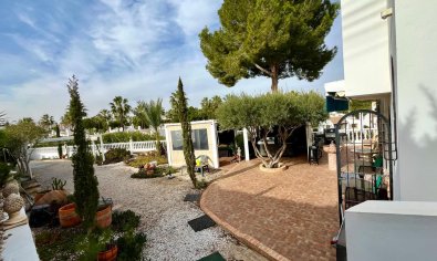 Vrijstaande villa in Villamartín met zwembad, golfzicht en 4 slaapkamers